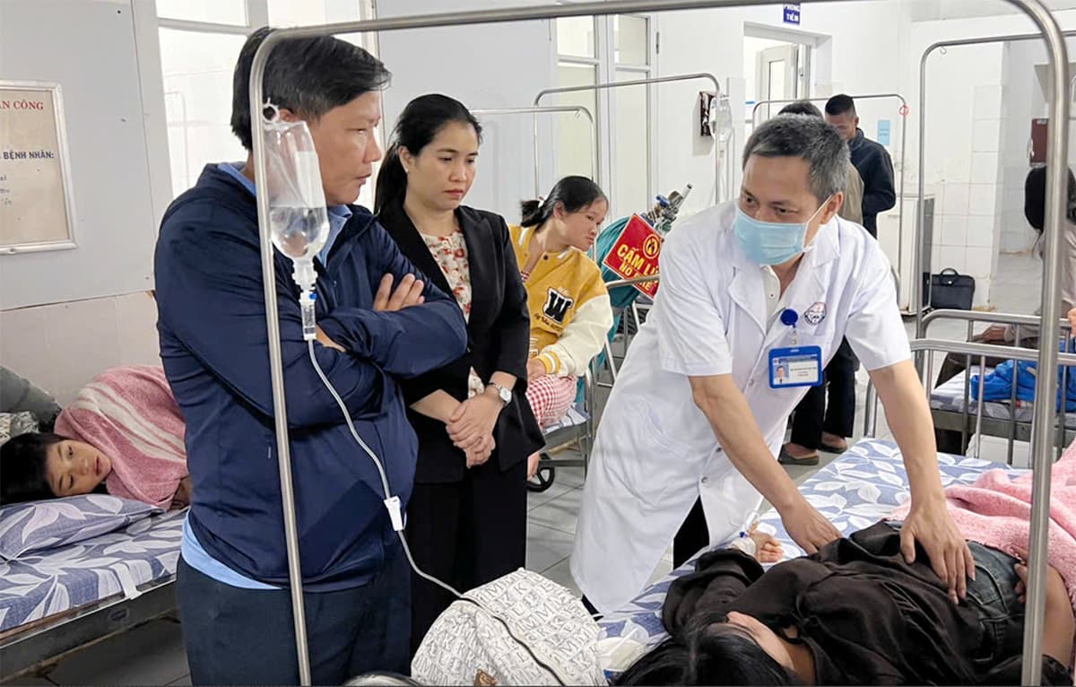 Cảnh báo ngộ độc thực phẩm: 46 người nhập viện sau ăn bánh mì ở Quảng Trị - ảnh 1