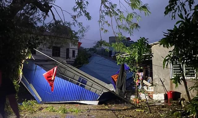 Mưa đá và giông lốc gây thiệt hại tại Điện Biên và Thái Nguyên chiều tối nay