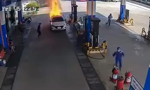 Ôtô chở pin ắc quy phát nổ tại cây xăng Petrolimex số 90, xã Thăng Điền, TP Đà Nẵng khiến 2 thiếu niên tử vong