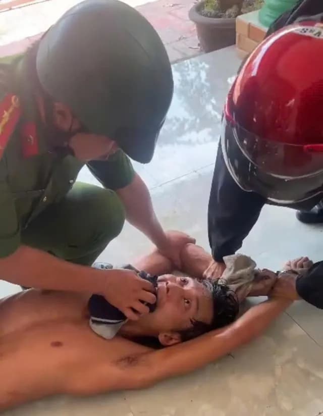 Chồng dùng dao chém chết vợ ôm con nhỏ và làm trọng thương cha mẹ ở ấp Kỳ Châu, xã Vĩnh Công