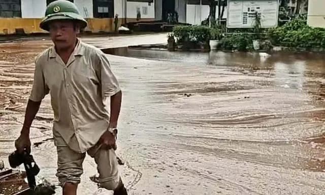 Sét đánh trúng bể mật mía ở xã Nhân Hòa, huyện Anh Sơn, Nghệ An gây thiệt hại hơn 7 tỷ đồng