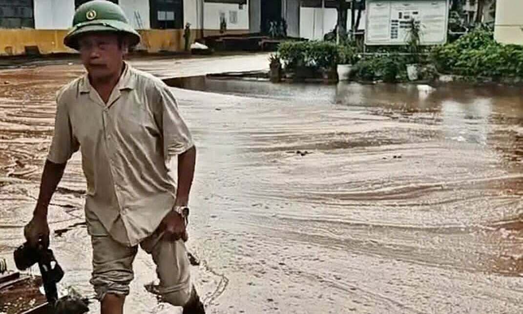 Cảnh báo sét đánh trúng bể mật mía ở Nghệ An gây thiệt hại 7 tỷ đồng - ảnh 1