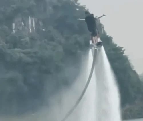 Tai nạn flyboard tại hồ Núi Lớ Ninh Bình khiến VĐV và du khách chìm sâu