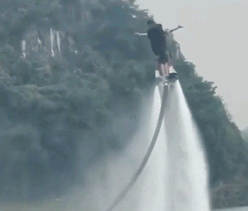 Cảnh báo tai nạn flyboard nghiêm trọng tại hồ Núi Lớ Ninh Bình, VĐV và du khách suýt chết đuối - ảnh 1
