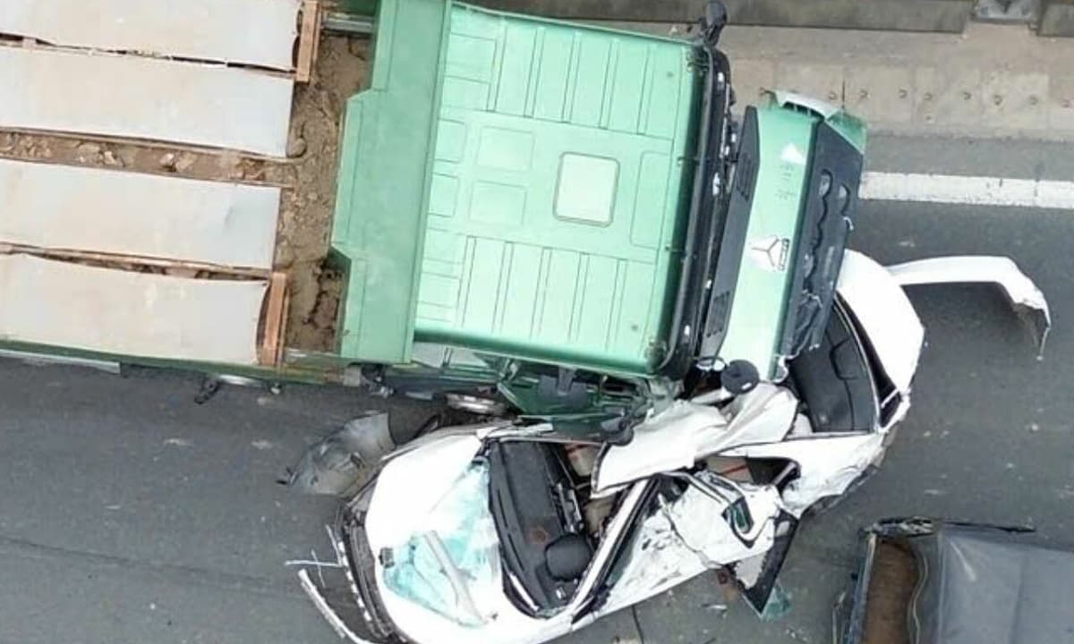 Cảnh báo tai nạn liên hoàn trên Vành đai 3 Hà Nội gần Ciputra, ùn tắc 4km - ảnh 1
