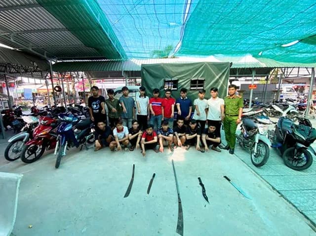 Nhóm 17 thanh thiếu niên cầm dao gây rối bị công an Đồng Tháp bắt giữ