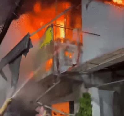 Cháy nhà hai tầng trên đường Trường Chinh, phường Bảy Hiền, TP.HCM