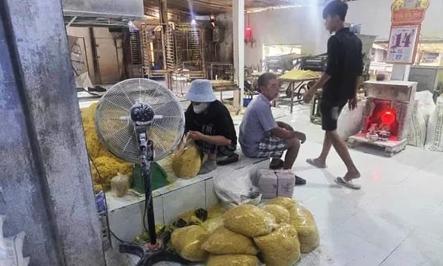 Phát hiện lò sản xuất 2.800 tấn mì tươi chứa hàn the, thủy tinh lỏng ở TP HCM