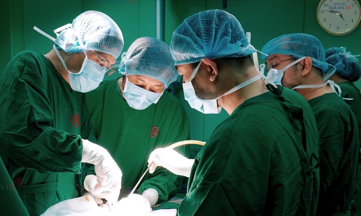 Cảnh báo sỏi túi mật lớn như quả trứng gà phát hiện ngẫu nhiên, nguy cơ biến chứng nghiêm trọng - ảnh 1