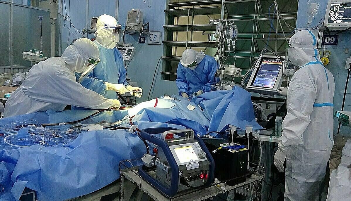 Cảnh báo số ca F0 nhập viện TP HCM tăng nhanh, vượt xuất viện - ảnh 1