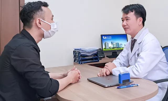 Triệu chứng khó tiểu, đau lưng ở nam giới có thể do vấn đề tuyến tiền liệt hoặc ung thư